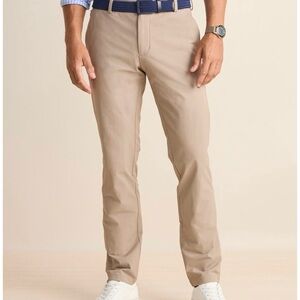 Vineyard Vines Men's Khaki Performances On The Go pants